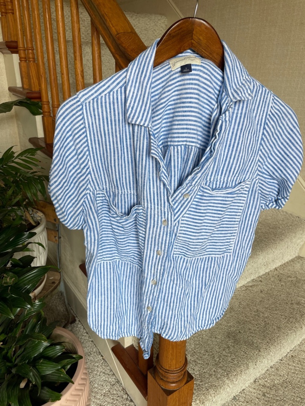 Universal Thread Blue and White Striped Coastal Casual Button-Down Shirt
